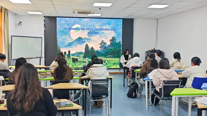 周末的教室，有共同的节奏